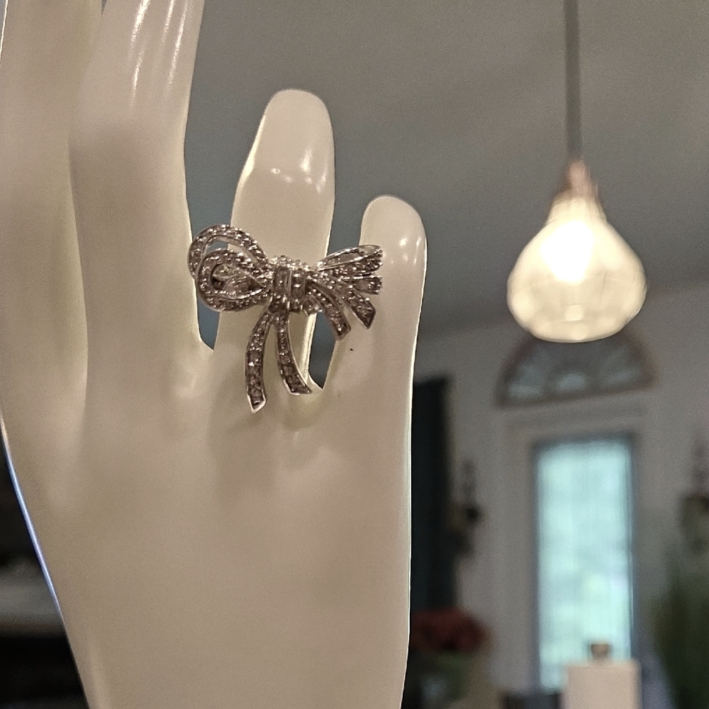 Elegant Silver CZ Bow Ring Sz 7. Excellent.